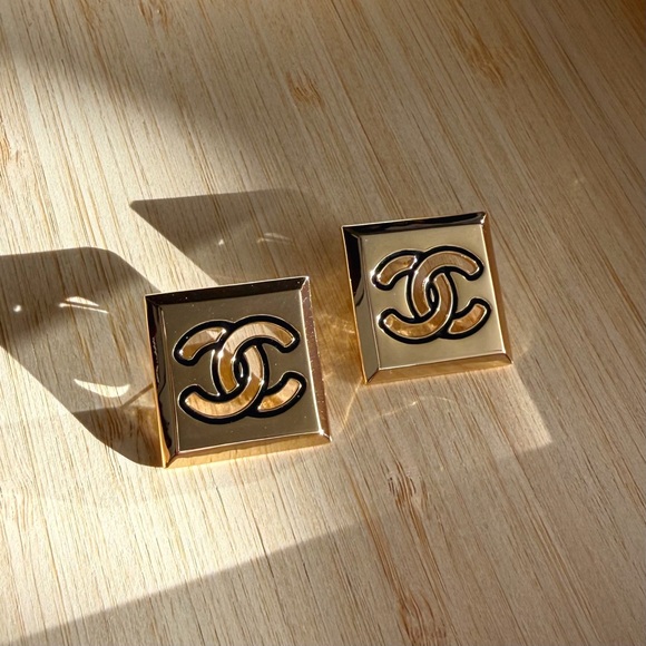 CHANEL Rare 2024 Classic Gold Oversized Square CC Logo Cutout Earrings - Picture 6 of 7